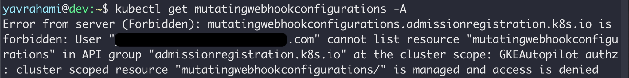 A política do GKE Autopilot vai além da prevenção de fugas de contêineres.  Esta captura de tela mostra como os usuários não podem listar ou criar webhooks de admissão mutantes.