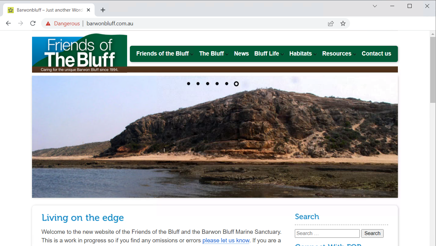 A captura de tela mostra uma imagem do Barwon Bluff na Austrália e representa um domínio originalmente benigno e um site legítimo.