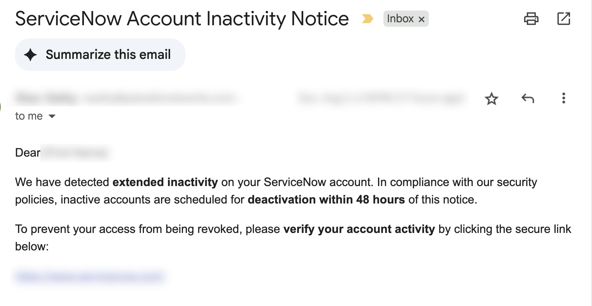 「ServiceNowアカウント非アクティブ通知」(ServiceNow Account Inactivity Notice)という件名の、ServiceNowからのメールのスクリーンショットです。受信者のアカウントで非アクティブ状態が検出されたことを警告し、アカウントの無効化を防ぐために48時間以内にアカウントのアクティビティを検証するよう要求する内容となっています。プライバシー保護の懸念から、一部の情報は墨塗りされています。