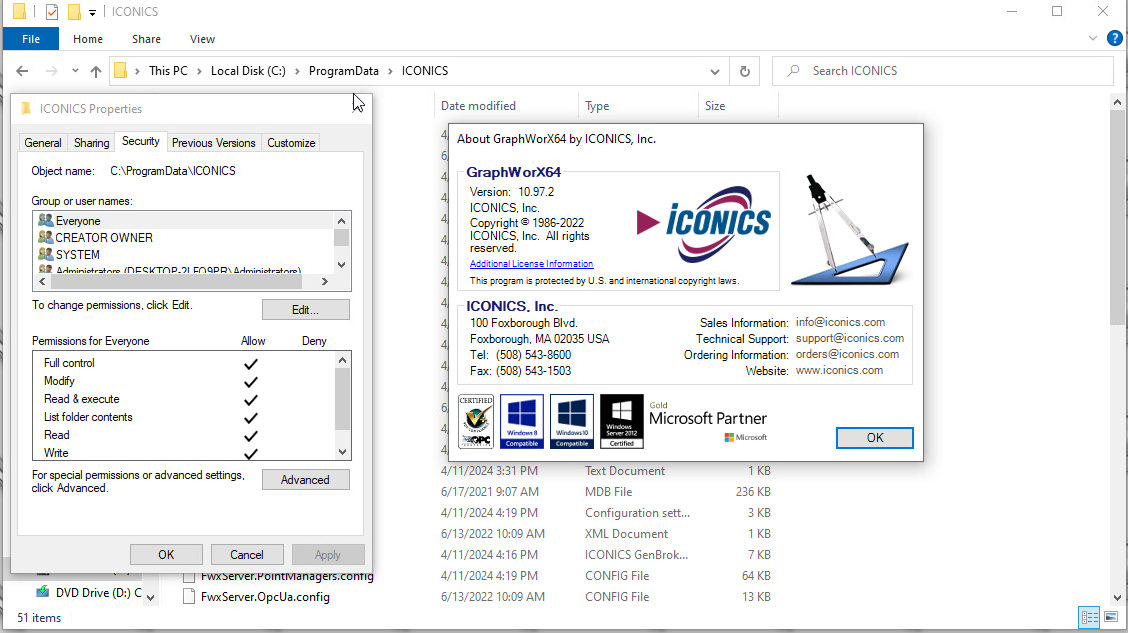 この画像は、Windowsのファイルエクスプローラーウィンドウで、コンピュータのC:ドライブにある「ICONICS」ディレクトリを開いた状態を示しています。左側に「ICONICS プロパティ」ダイアログボックスが表示され、許可設定が表示されます。右側に "GraphWorX64 by ICONICS, Inc "の "About "ウィンドウが開き、バージョン10.97と表示されている。ICONICS, Inc.」の住所と連絡先が、マイクロソフトパートナーのステータスを示すアイコンとともに表示されます。