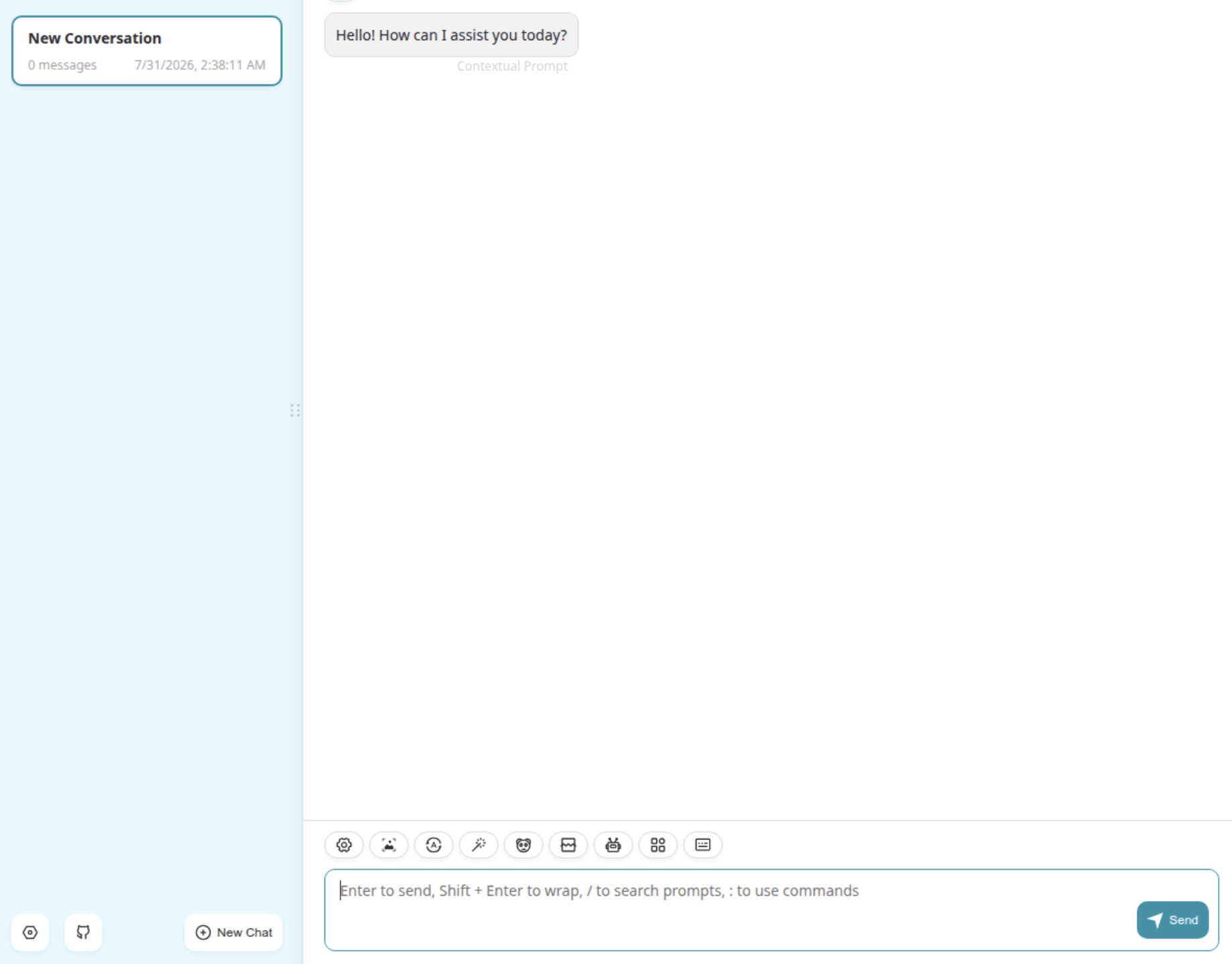 Captura de pantalla de una interfaz de NextChat con una barra lateral celeste que dice “New Conversation” (Nueva conversación) con la fecha y hora. El área principal muestra un cuadro de texto blanco con el mensaje “Hello! How can I assist you today?” (¡Hola! ¿En qué te puedo ayudar hoy?). Debajo del cuadro de texto, hay una fila de iconos para enviar y dar formato a los mensajes.